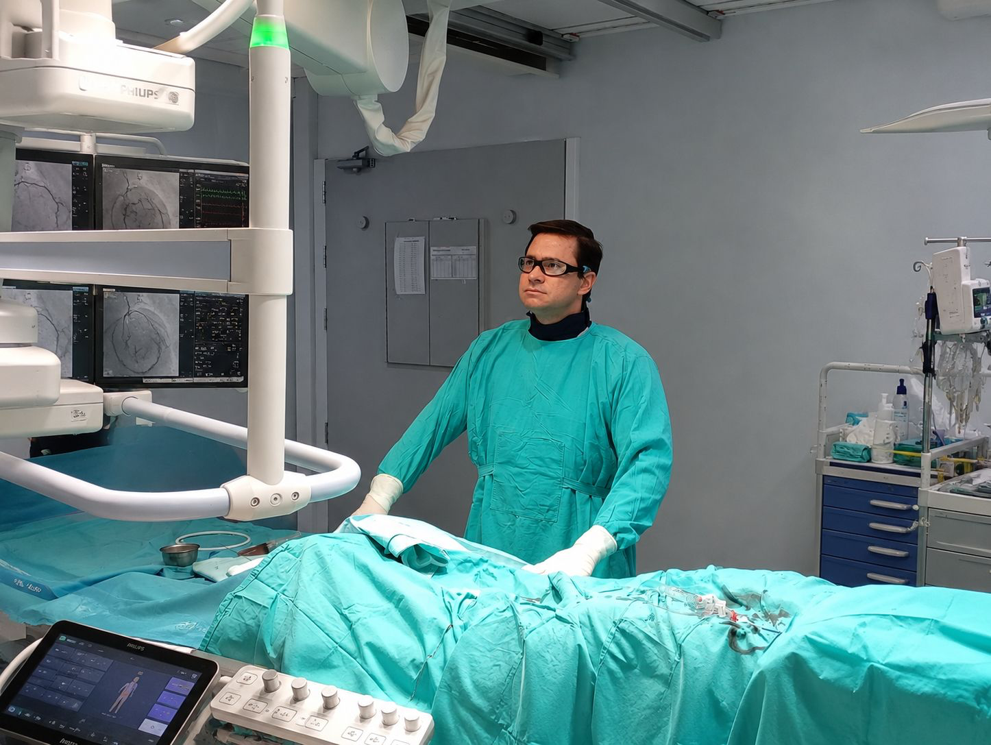 Cateterismo cardíaco y angioplastía coronaria con stent - Dr. Walter Herrera Cateterismo cardíaco - Dr. Walter Herrera, Cardiólogo Intervencionista en San Salvador, en sala de hemodinamia