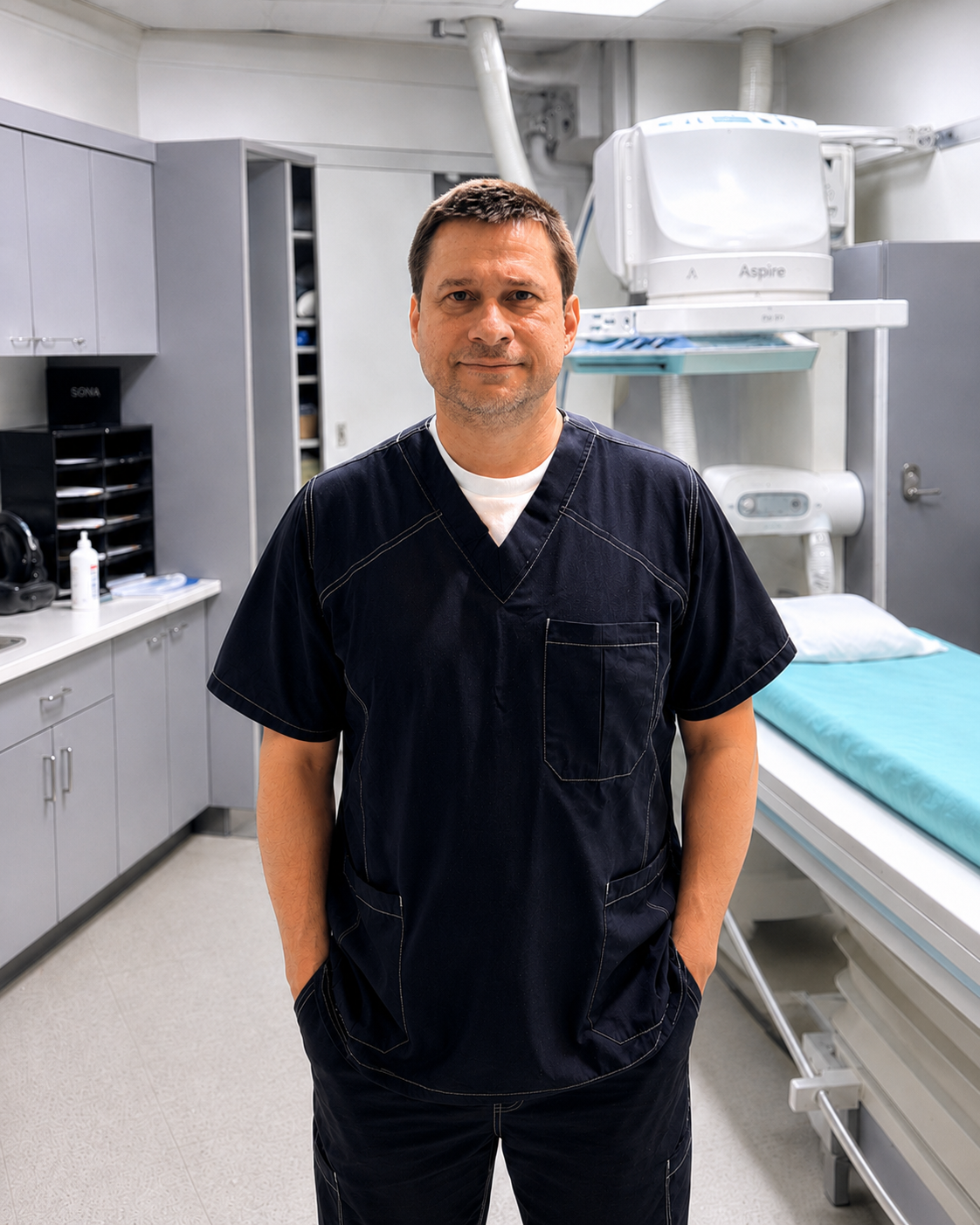 Dr. Walter John Herrera Rucaj - Cardiólogo Intervencionista en San Salvador Dr. Walter John Herrera Rucaj, Cardiólogo Intervencionista en San Salvador, El Salvador - retrato completo de cuerpo superior